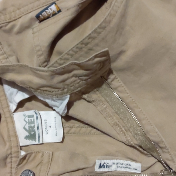 REI tan women's 4 zip-off pants - Picture 4 of 4